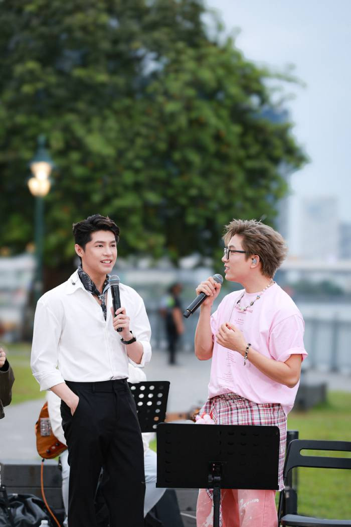 Anh Tú lần đầu tiên song ca cùng Noo Phước Thịnh và được "đàn anh" hết sức nhường nhịn khi hát cùng