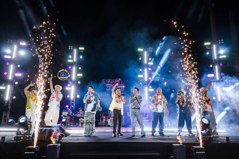 Nhóm "Nhà trẻ" có một live show mãn nhãn ở Hạ Long Nhóm "Nhà trẻ" có một live show mãn nhãn ở Hạ Long