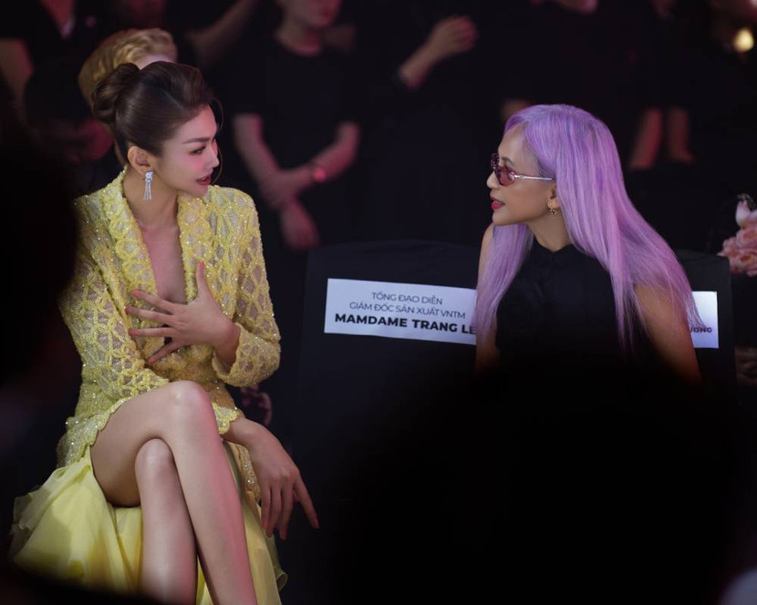 Thanh Hằng trò chuyện cùng bà Trần Nguyễn Thiên Hương - Tổng biên tập tạp chí Harper's Bazaar Việt Nam Thanh Hằng trò chuyện cùng bà Trần Nguyễn Thiên Hương - Tổng biên tập tạp chí Harper's Bazaar Việt Nam