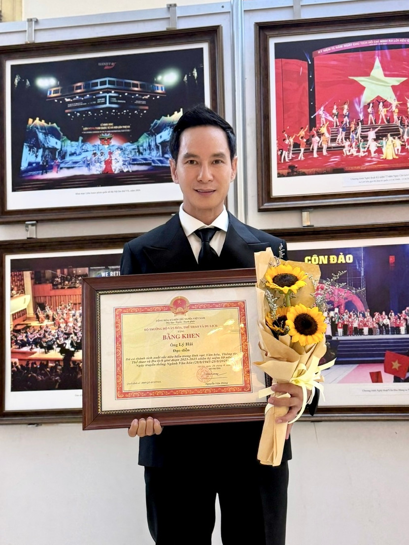 Đạo diễn Lý Hải tự hào khi nhận được bằng khen vì những đóng góp của mình với điện ảnh Đạo diễn Lý Hải tự hào khi nhận được bằng khen vì những đóng góp của mình với điện ảnh