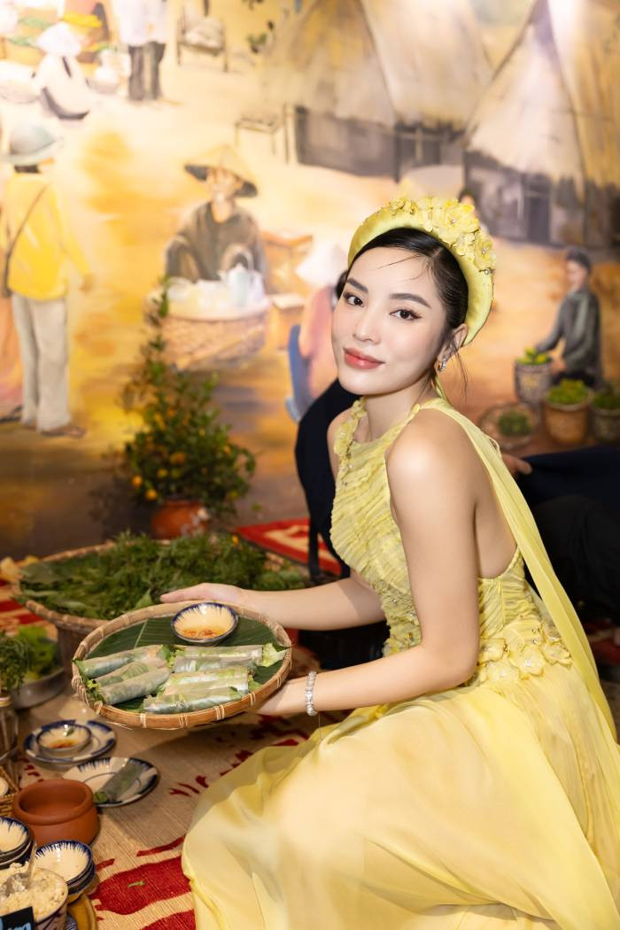 Hoa hậu Kỳ Duyên hào hứng với nhiều món ăn quen thuộc Hoa hậu Kỳ Duyên hào hứng với nhiều món ăn quen thuộc