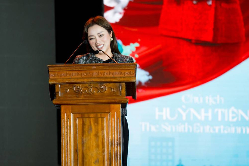 Bà Huỳnh Tiên - Chủ tịch The Smith Entertainment chia sẻ tại chương trình