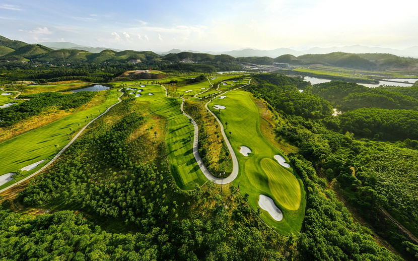 Văn Lang Empire T&amp;T Golf Club là sân golf 5 sao chất lượng cao