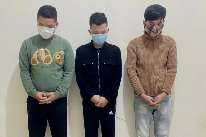 Bộ ba chiếm đoạt tài khoản facebook của Việt kiều rồi đi lừa đảo Bộ ba chiếm đoạt tài khoản facebook của Việt kiều rồi đi lừa đảo