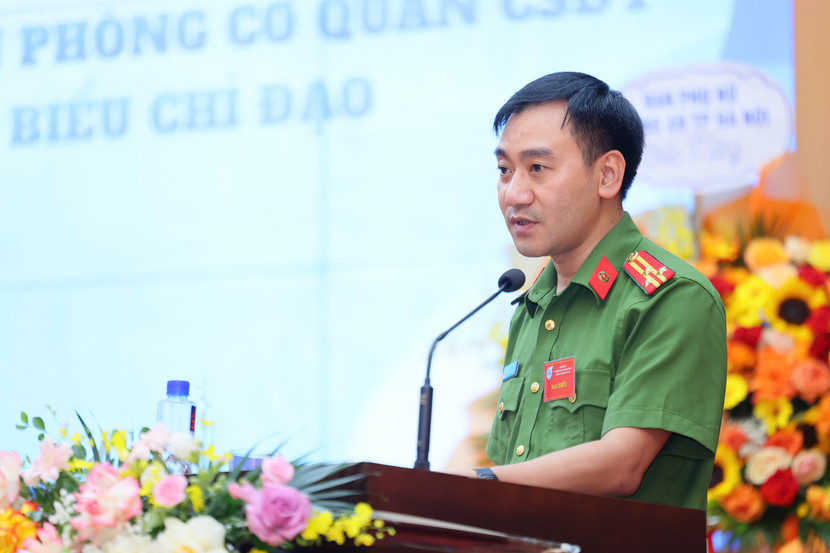 Trung tá Vũ Thị Tứ - Trưởng Ban Phụ nữ CATP Hà Nội và Thượng tá Nguyễn Trọng Bằng - Phó Chánh văn phòng Cơ quan CSĐT phát biểu tại Đại hội Trung tá Vũ Thị Tứ - Trưởng Ban Phụ nữ CATP Hà Nội và Thượng tá Nguyễn Trọng Bằng - Phó Chánh văn phòng Cơ quan CSĐT phát biểu tại Đại hội