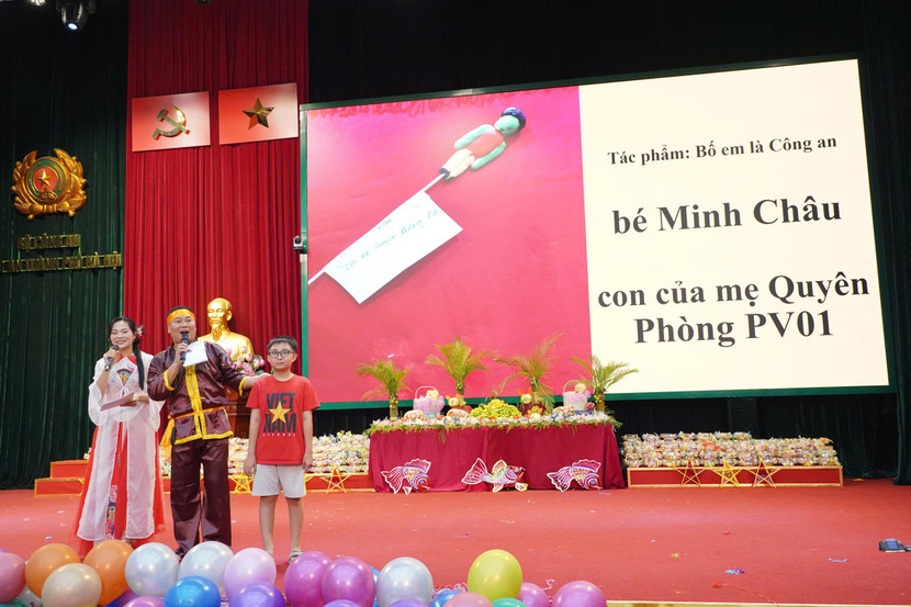 Vui Trung thu – Gắn kết yêu thương” cùng con em cán bộ, chiến sĩ Công an Thủ đô ảnh 11