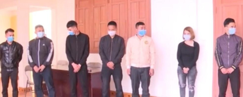 Một số đối tượng tụ tập trong quán bi a bị đưa về cơ quan Công an