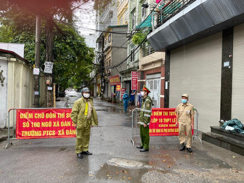 Một điểm thi trong tuyến đường khá nhỏ, nhưng phương án đảm bảo ANTT không vì thế được phép chủ quan Các bạn thanh niên tình nguyện tích cực hỗ trợ lực lượng Công an