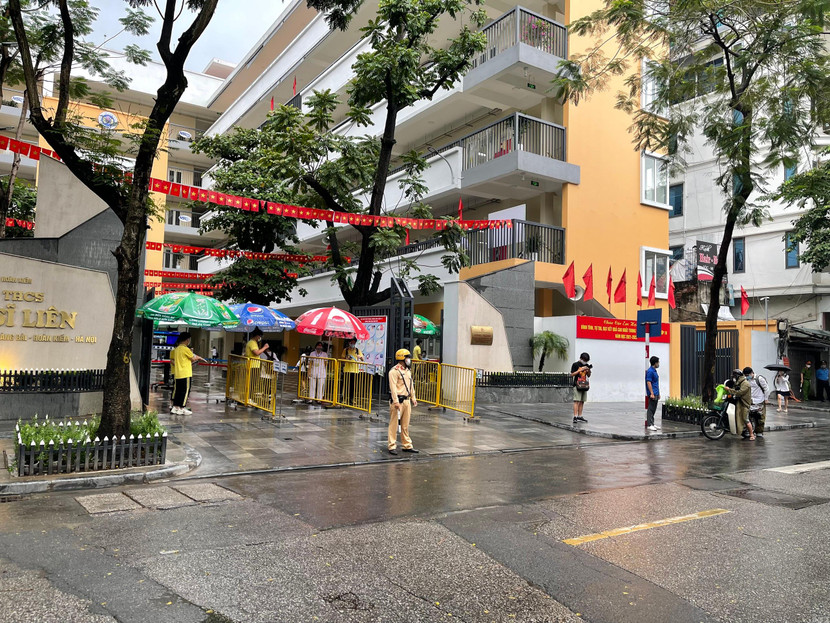 Sắc vàng dễ chịu ở điểm thi trên địa bàn quận Hoàn Kiếm