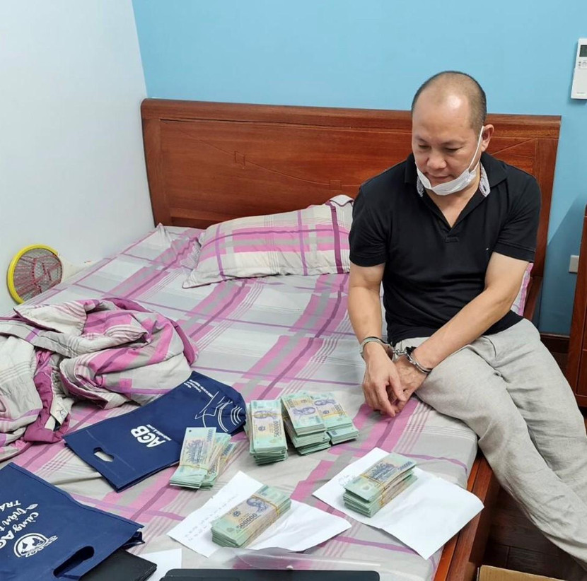 Số tiền "khủng" cùng nhiều tang vật bị thu giữ