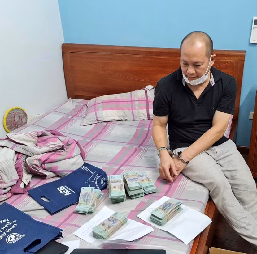 Số tiền "khủng" cùng nhiều tang vật bị thu giữ