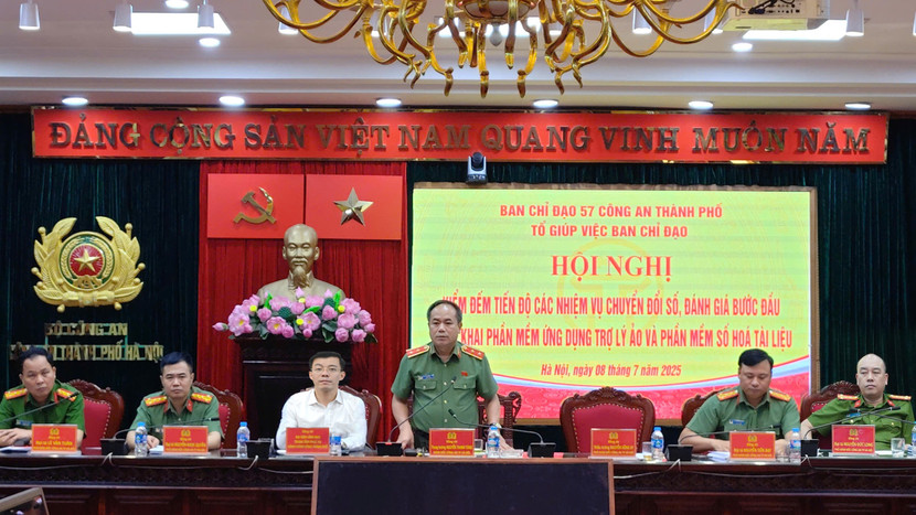 Trung tướng Nguyễn Thanh Tùng, Uỷ viên Ban Thường vụ Thành uỷ, Bí thư Đảng uỷ, Giám đốc CATP Hà Nội phát biểu chỉ đạo tại hội nghị