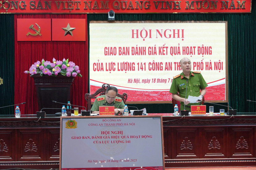 Đại tá Nguyễn Đức Long - Phó Giám đốc CATP, phát biểu tại hội nghị Đại tá Nguyễn Đức Long - Phó Giám đốc CATP, phát biểu tại hội nghị