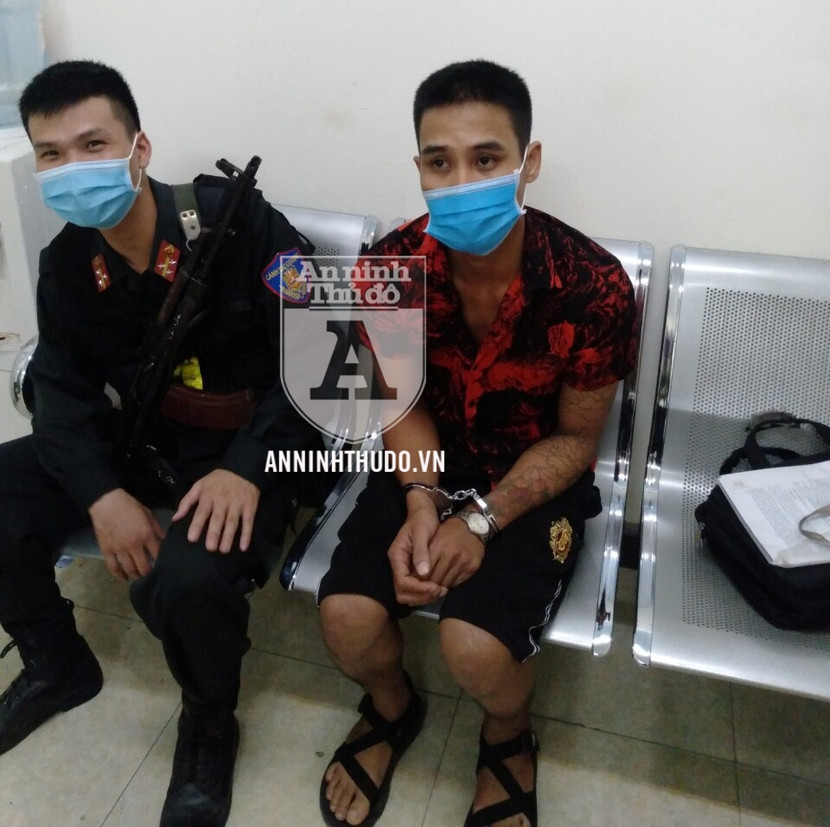 Sau một thời gian quanh co, đối tượng đã bị CSCĐ phát hiện hành vi phạm pháp