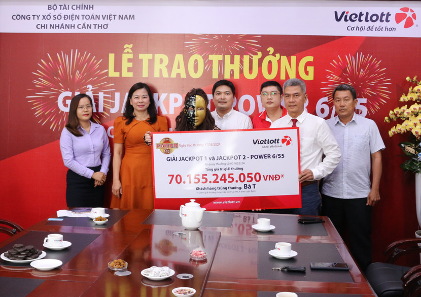 Chị T. nhận giải Jackpot 1 và Jackpot 2 trị giá hơn 70 tỷ đồng