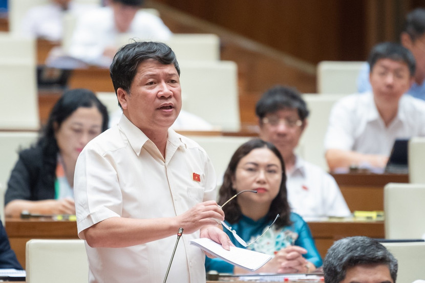 Đại biểu Tạ Văn Hạ (đoàn Quảng Nam) tranh luận