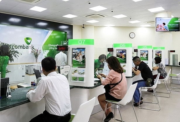Vietcombank là ngân hàng đầu tiên công bố giảm lãi suất cho người dân, doanh nghiệp bị ảnh hưởng bão lũ