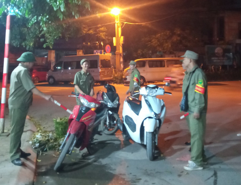 Lực lượng bảo vệ dân phố tuần tra, đảm bảo ANTT địa bàn phường Tứ Liên Lực lượng bảo vệ dân phố tuần tra, đảm bảo ANTT địa bàn phường Tứ Liên