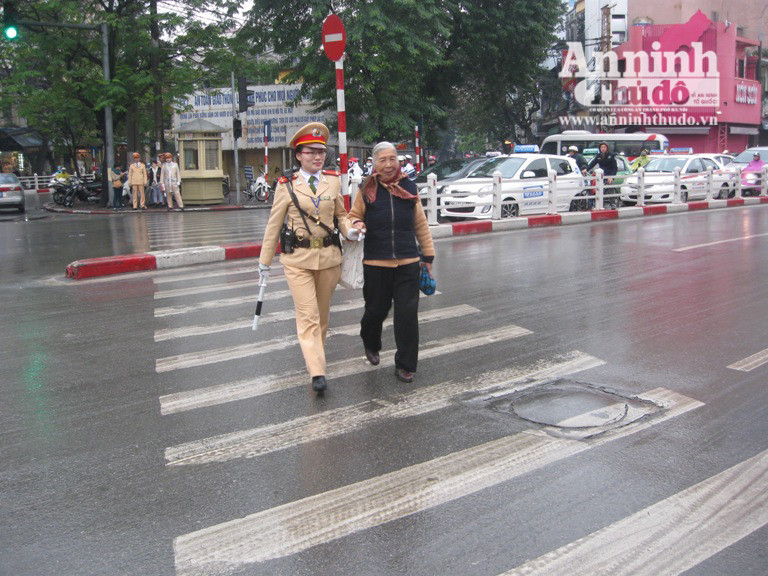 Cùng nữ Cảnh sát giao thông “Chào cuộc sống mới từ nơi ngã tư này” ảnh 4