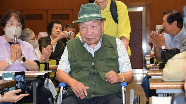 Ông Iwao Hakamada, cựu võ sĩ quyền Anh, 88 tuổi, là tử tù bị giam lâu nhất thế giới Ông Iwao Hakamada, cựu võ sĩ quyền Anh, 88 tuổi, là tử tù bị giam lâu nhất thế giới