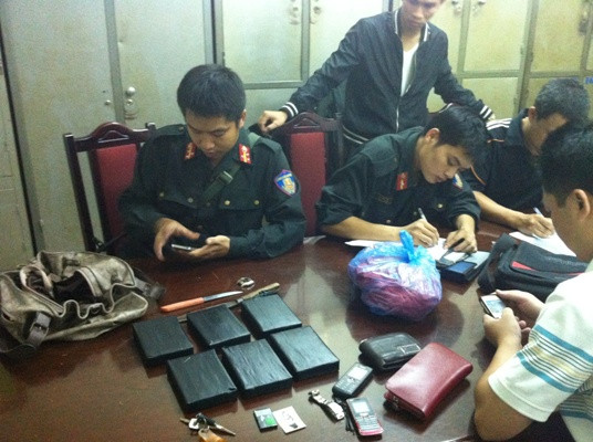 CSCĐ nổ súng cảnh cáo, vẫn liều lĩnh lao vào tấn công ảnh 2