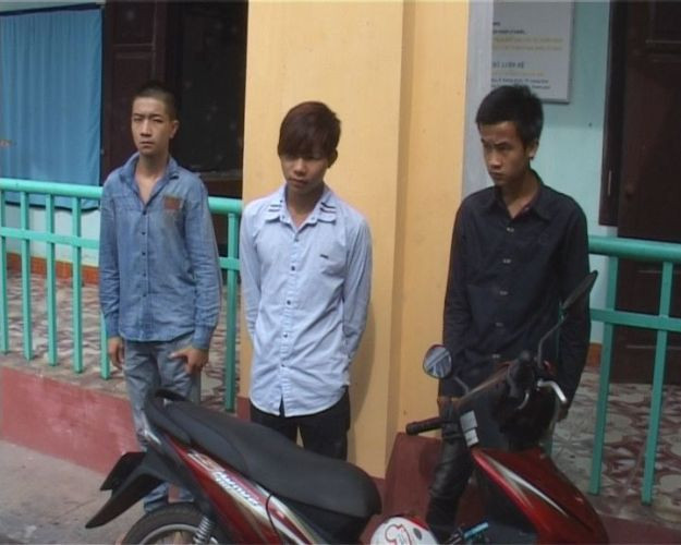 Tấn công CSGT để..."cứu" bạn vi phạm ảnh 1 Tấn công CSGT để..."cứu" bạn vi phạm ảnh 1