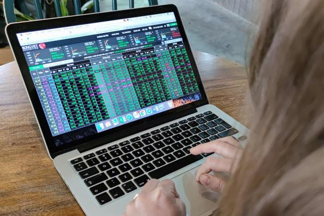 Giao dịch chứng khoán khá tích cực trong phiên đầu Xuân Quý Mão