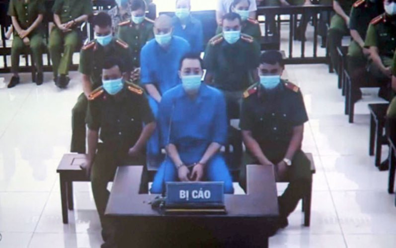 Nhóm bị cáo là cựu cán bộ trung tâm đấu giá đất TP Thái Bình Nhóm bị cáo là cựu cán bộ trung tâm đấu giá đất TP Thái Bình