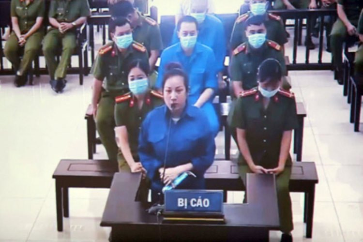 Nguyễn Thị Dương tại phiên tòa Nguyễn Thị Dương tại phiên tòa