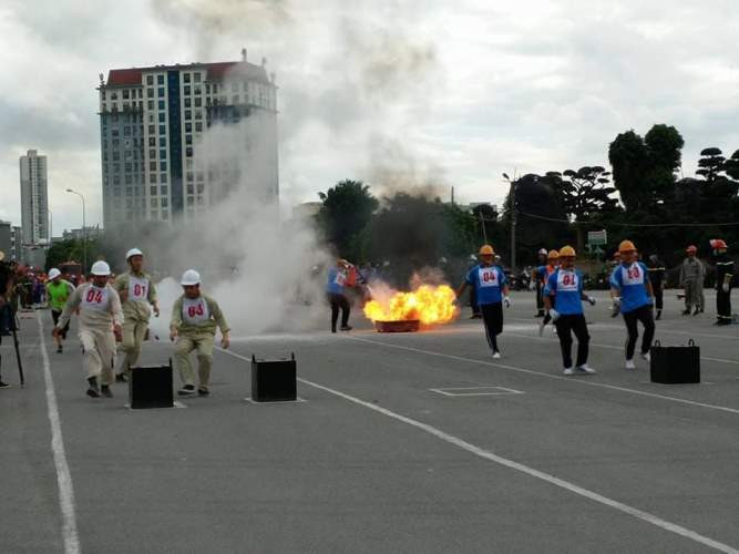 Các đối thi thể hiện sự nỗ lực trong công tác PCCC