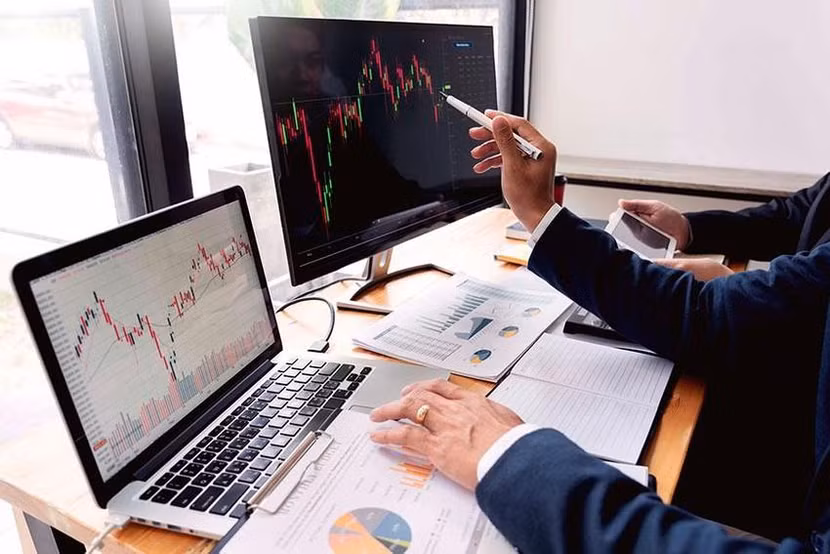 Lợi nhuận của các doanh nghiệp trên sàn chứng khoán suy giảm mạnh trong quý 4/2022