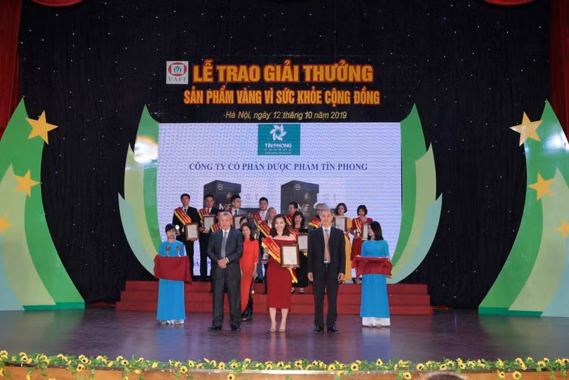 Dược phẩm Tín phong vinh dự được nhận cúp “Sản phẩm vàng vì sức khỏe cộng đồng” năm 2019