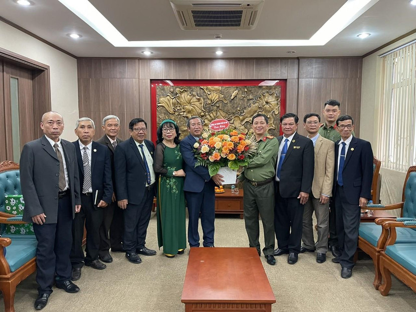Đoàn Tân Ban thường trực Giáo hội Báp tít Việt Nam nhiệm kỳ 2022 - 2026 cùng chỉ huy, cán bộ Phòng An ninh nội địa