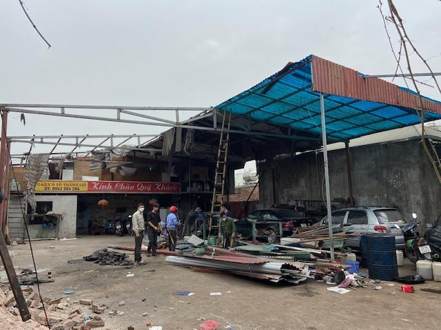 Người dân tự tháo dỡ công trình vi phạm