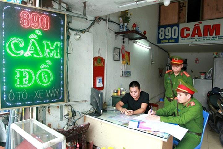 CSHS kiểm tra, nhắc nhở cơ sở kinh doanh cầm đồ không vi phạm pháp luật