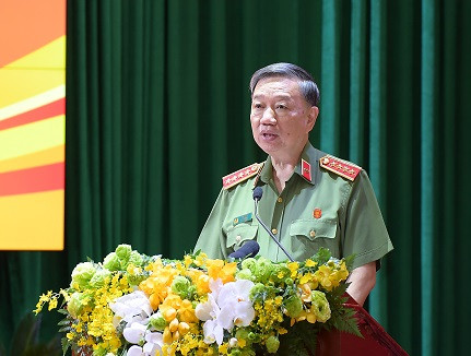 Đại tướng Tô Lâm, Ủy viên Bộ Chính trị, Bí thư Đảng ủy Công an Trung ương, Bộ trưởng Bộ Công an phát biểu chỉ đạo tại Hội nghị Công an toàn quốc lần thứ 76 Đại tướng Tô Lâm, Ủy viên Bộ Chính trị, Bí thư Đảng ủy Công an Trung ương, Bộ trưởng Bộ Công an phát biểu chỉ đạo tại Hội nghị Công an toàn quốc lần thứ 76