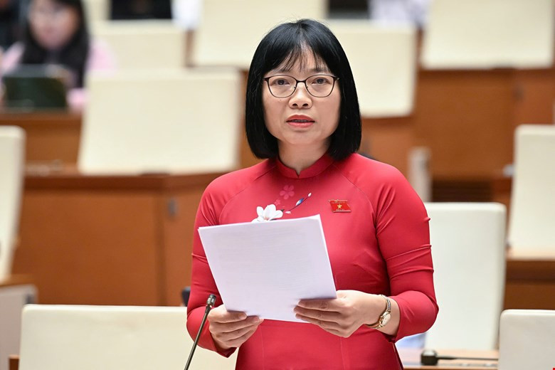 Đại biểu Nguyễn Thị Việt Nga (đoàn Hải Dương) phát biểu thảo luận Đại biểu Nguyễn Thị Việt Nga (đoàn Hải Dương) phát biểu thảo luận