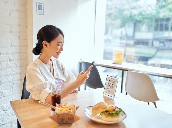 Khách hàng tại 27 ngân hàng đã có thể chuyển tiền nhanh chỉ bằng quét mã QR Khách hàng tại 27 ngân hàng đã có thể chuyển tiền nhanh chỉ bằng quét mã QR