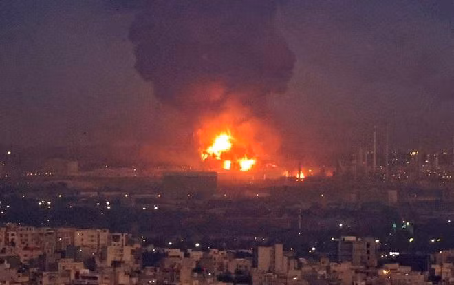 Những tháng gần đây, nhiều cơ sở hạ tầng của Iran như nhà máy lọc dầu, cơ sở y tế bị hư hại nghiêm trọng sau các vụ cháy, nổ