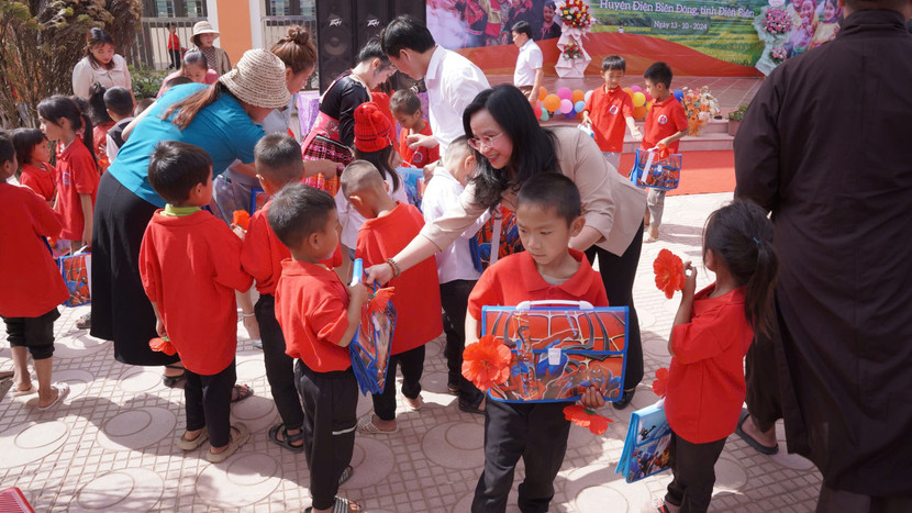 SHB được vinh danh là "Ngân hàng vì con người của năm" SHB được vinh danh là "Ngân hàng vì con người của năm"