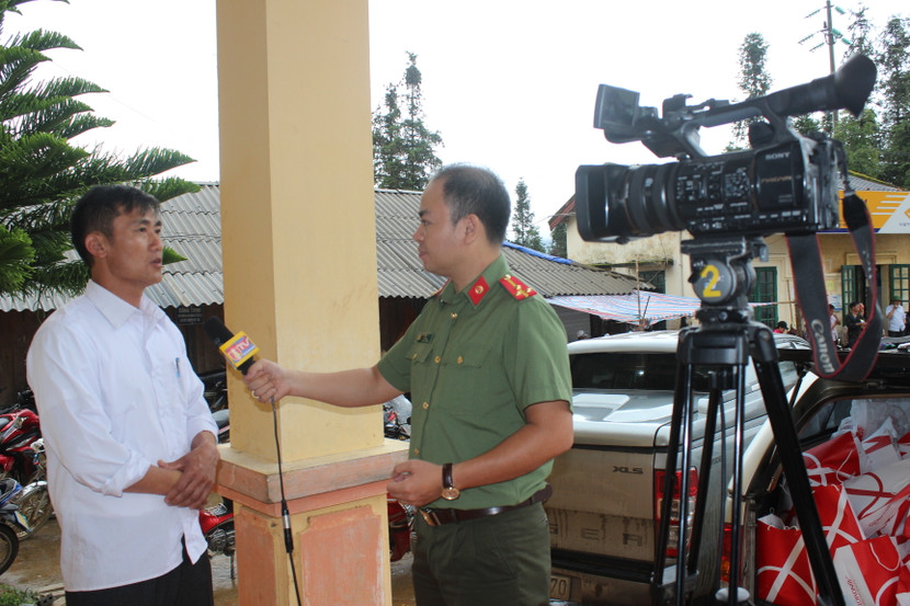 Phóng viên An ninh Thủ đô trong một lần tác nghiệp tại hiện trường Phóng viên An ninh Thủ đô trong một lần tác nghiệp tại hiện trường