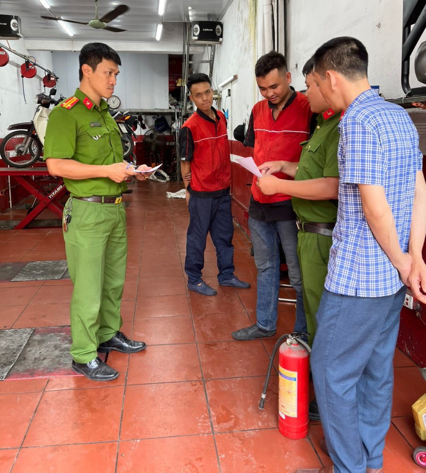 Tuyên truyền đảm bảo an toàn PCCC đến các cơ sở kinh doanh Tuyên truyền đảm bảo an toàn PCCC đến các cơ sở kinh doanh