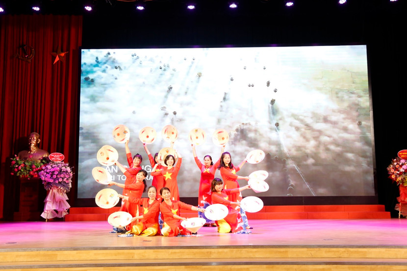 Một tiết mục văn nghệ sôi động tại chương trình Một tiết mục văn nghệ sôi động tại chương trình