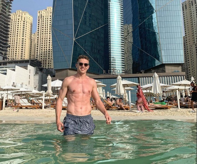 6. Ngoài sân cỏ, Gyokeres là một tay chơi thứ thiệt, khi thường đắm mình vào những chuyến du lịch xa hoa, sang chảnh. Trên Instagram cá nhân, anh thích chia sẻ hình ảnh các chuyến nghỉ dưỡng sang trọng, đẳng cấp ở những nơi dành cho giới thượng lưu. 6. Ngoài sân cỏ, Gyokeres là một tay chơi thứ thiệt, khi thường đắm mình vào những chuyến du lịch xa hoa, sang chảnh. Trên Instagram cá nhân, anh thích chia sẻ hình ảnh các chuyến nghỉ dưỡng sang trọng, đẳng cấp ở những nơi dành cho giới thượng lưu.