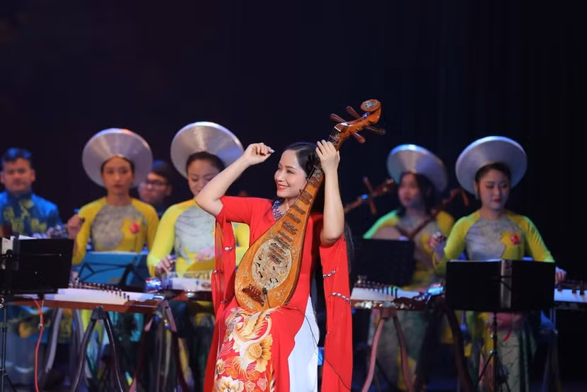 Lễ hội không chỉ góp phần tôn vinh những giá trị văn hóa truyền thống độc đáo của 2 dân tộc, mà còn là cơ hội để nhân dân 2 nước tăng cường hiểu biết lẫn nhau thông qua các hoạt động giao lưu văn hóa, nghệ thuật, du lịch Lễ hội không chỉ góp phần tôn vinh những giá trị văn hóa truyền thống độc đáo của 2 dân tộc, mà còn là cơ hội để nhân dân 2 nước tăng cường hiểu biết lẫn nhau thông qua các hoạt động giao lưu văn hóa, nghệ thuật, du lịch