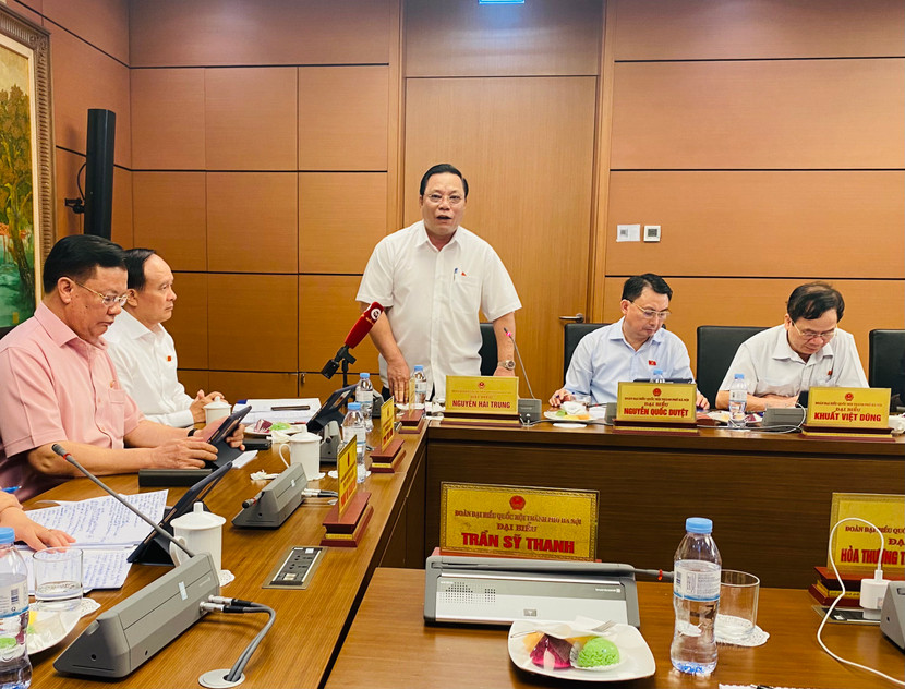 Trung tướng Nguyễn Hải Trung - Giám đốc CATP Hà Nội, ĐBQH đoàn Hà Nội phát biểu thảo luận tại tổ Trung tướng Nguyễn Hải Trung - Giám đốc CATP Hà Nội, ĐBQH đoàn Hà Nội phát biểu thảo luận tại tổ