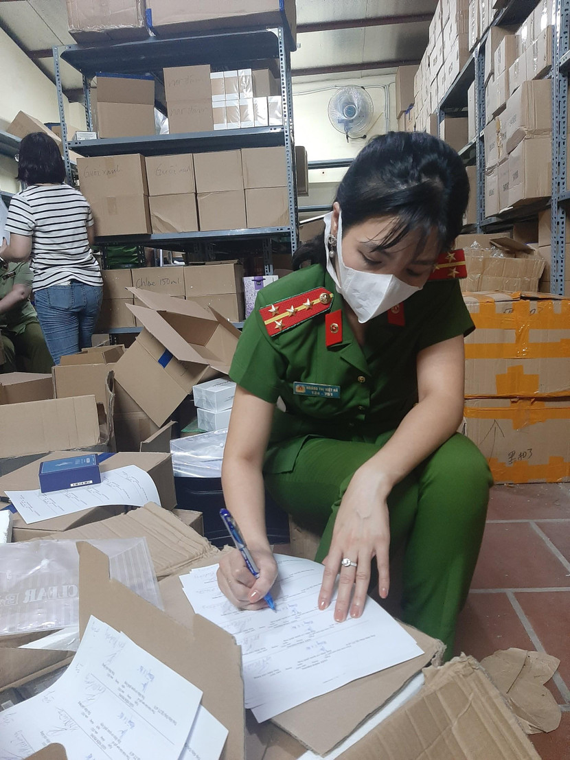 Công tác kiểm đếm, lập biên bản hoàn thành sau nhiều tiếng đồng hồ Công tác kiểm đếm, lập biên bản hoàn thành sau nhiều tiếng đồng hồ