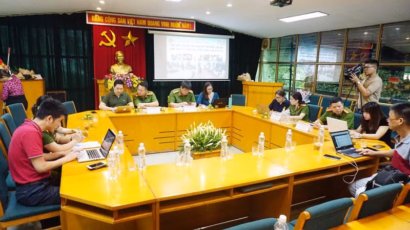 Quang cảnh buổi giao lưu trực tuyến