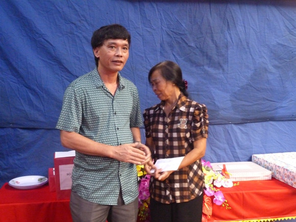 Khánh thành nhà tình nghĩa tặng gia đình liệt sỹ CAND ảnh 7