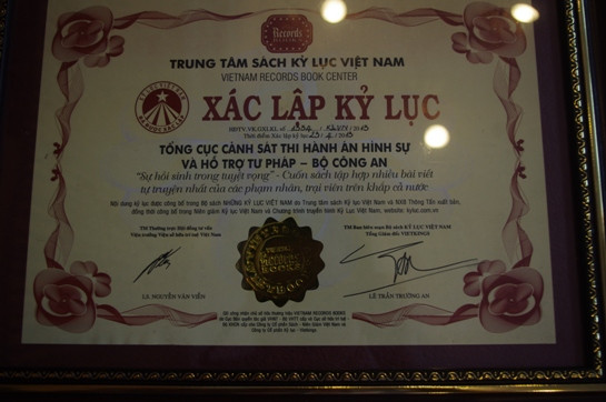 2 cuốn tự truyện của các phạm nhân xác lập kỷ lục ảnh 1